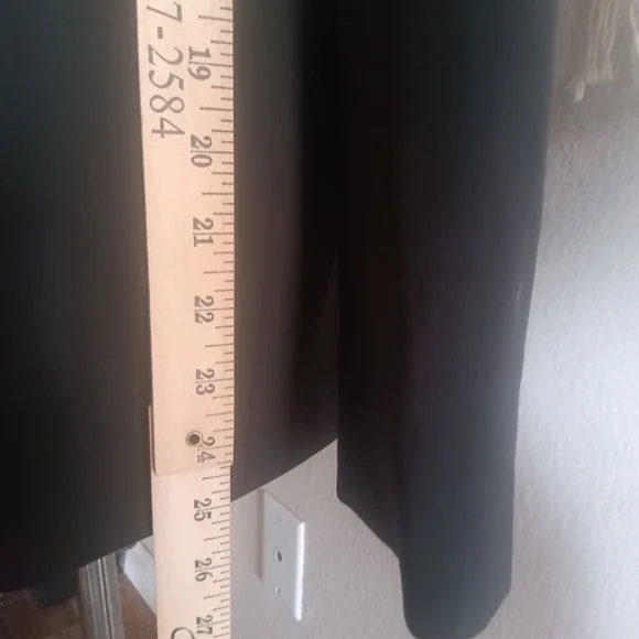 Tahari Women's 3 Button Black Long Blazer Jacket Size 12 EUC - Picture 7 of 7